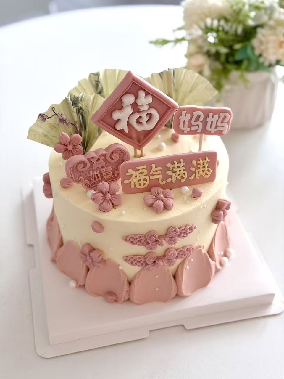 Designer Cake 主题定制蛋糕，Please call staff to order联系客服询价