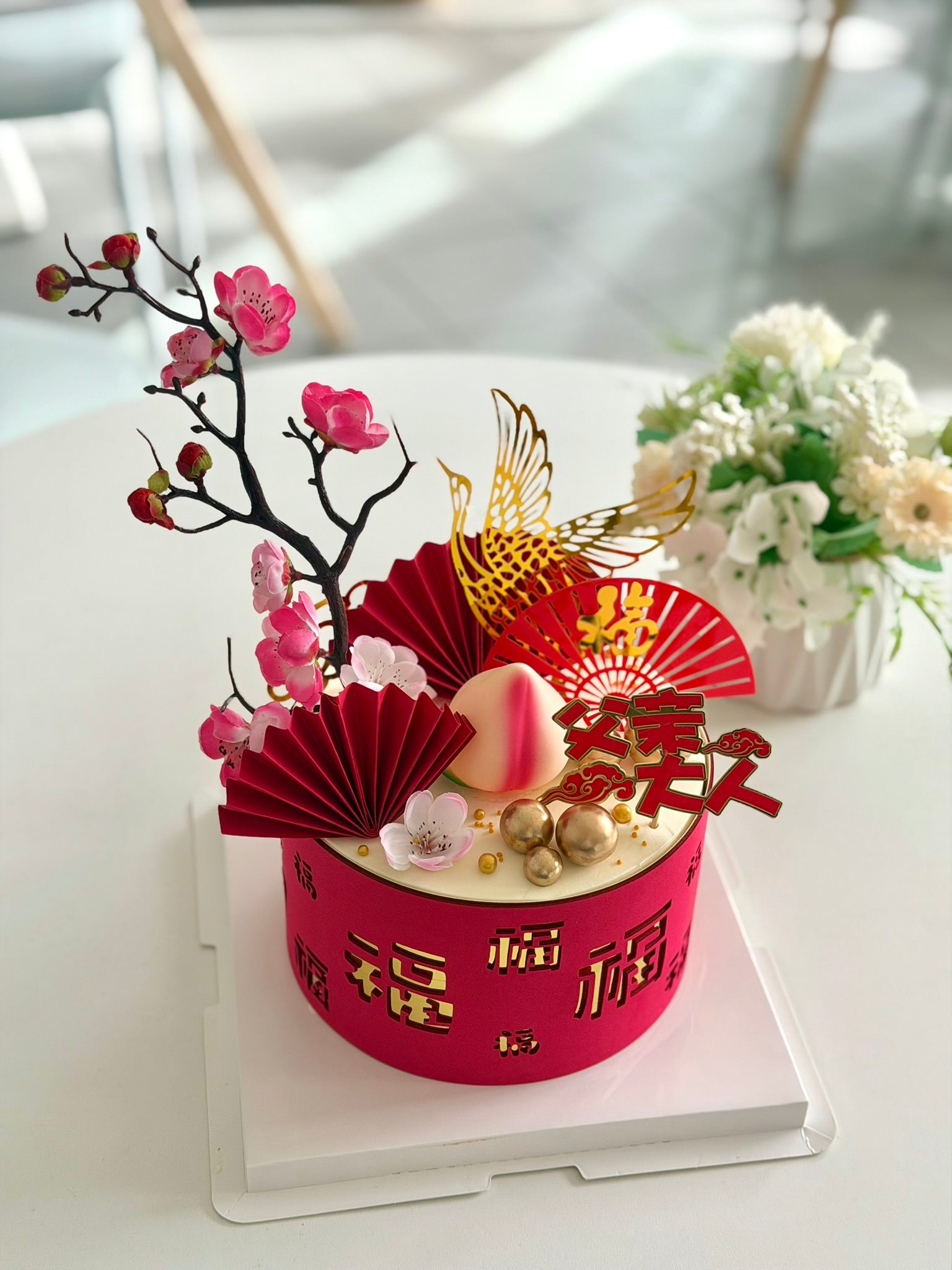 Designer Cake 主题定制蛋糕，Please call staff to order联系客服询价