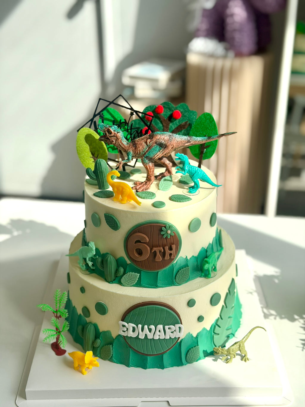 Designer Cake 主题定制蛋糕，Please call staff to order联系客服询价