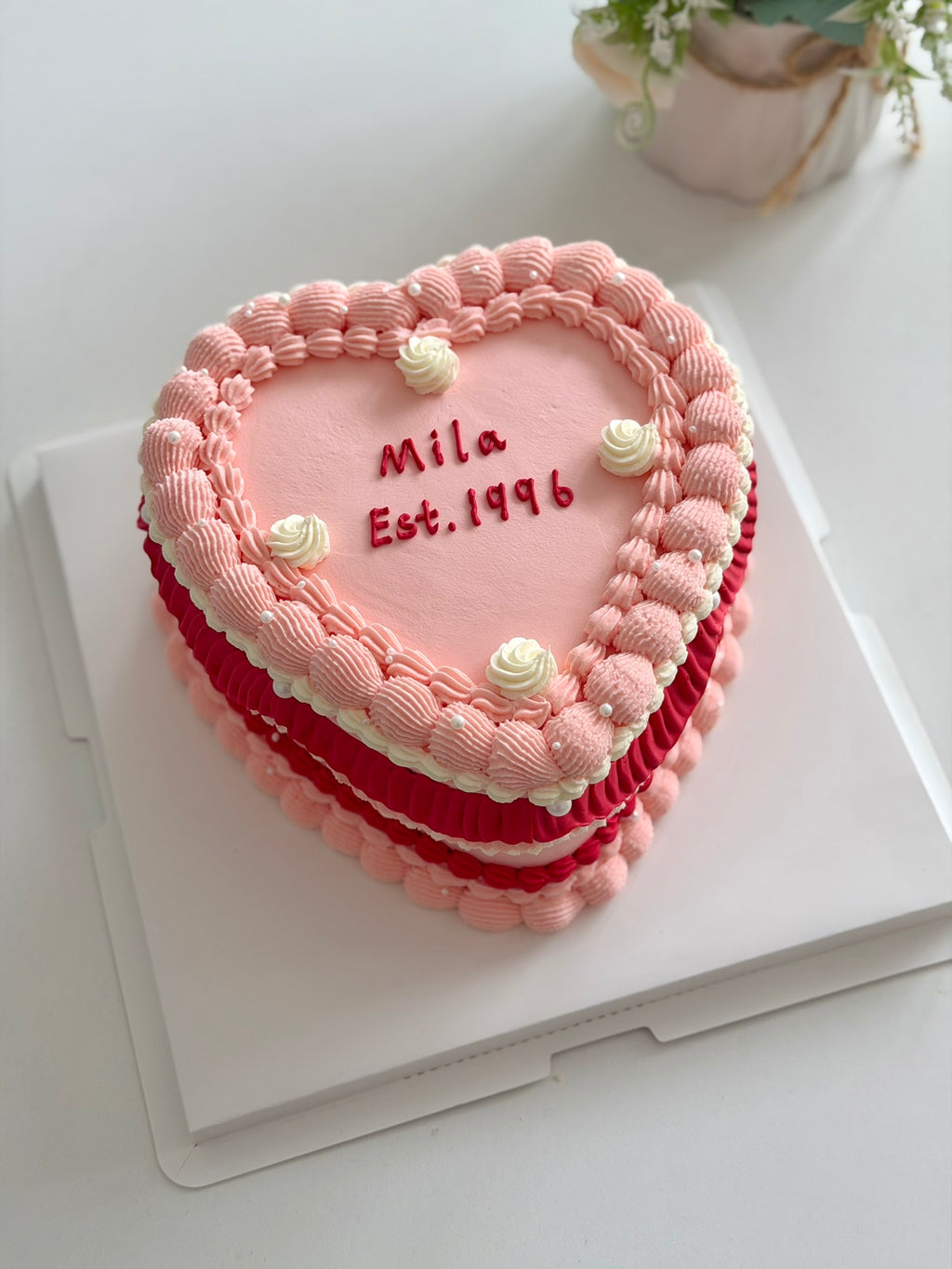 Designer Cake 主题定制蛋糕，Please call staff to order联系客服询价