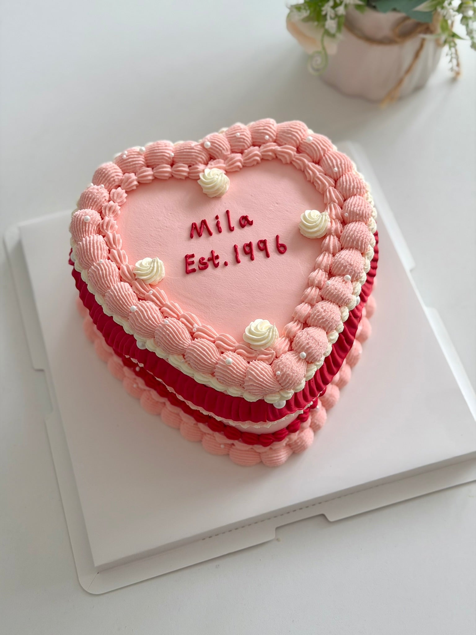 Designer Cake 主题定制蛋糕，Please call staff to order联系客服询价