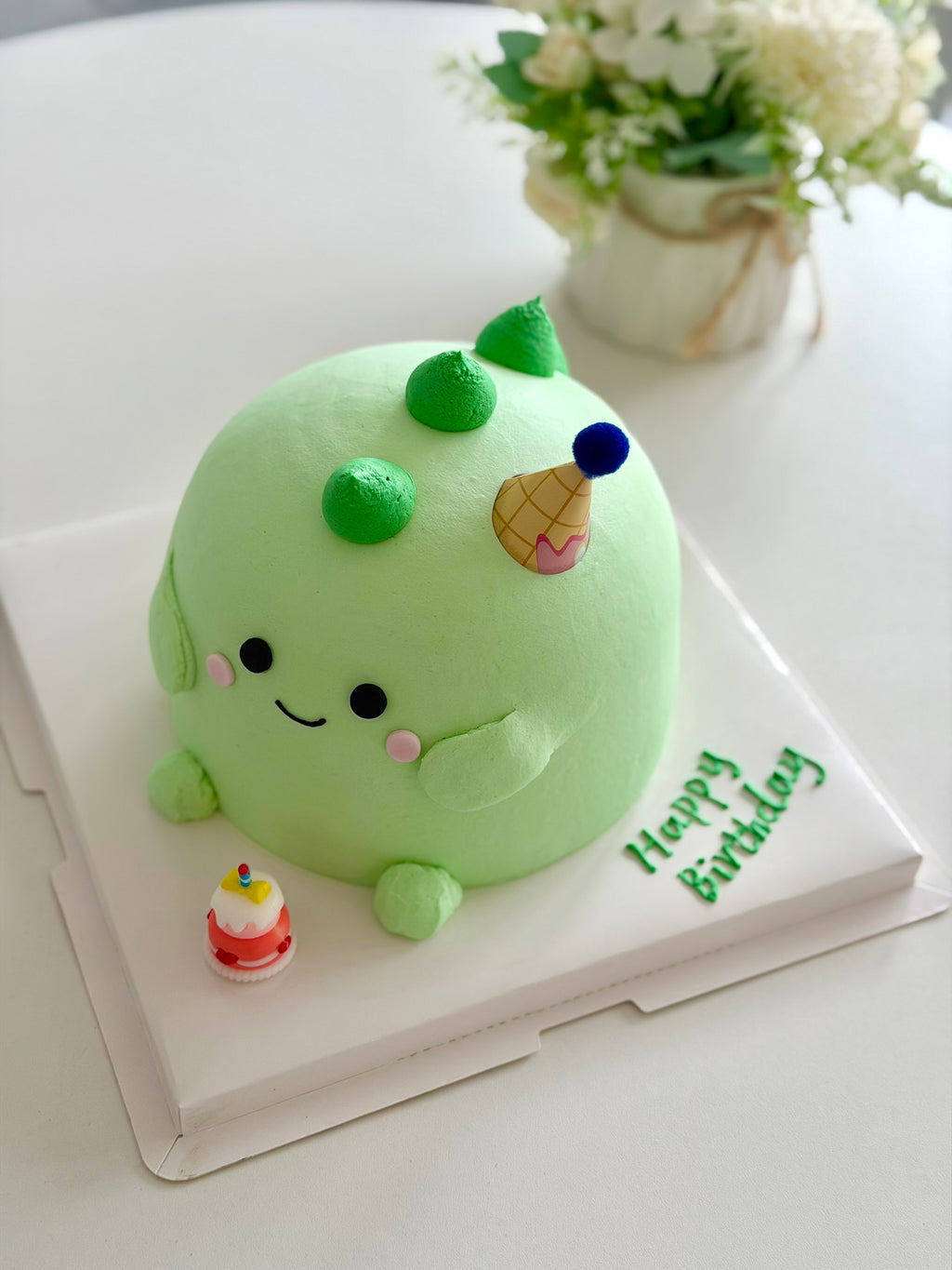 Designer Cake 主题定制蛋糕，Please call staff to order联系客服询价