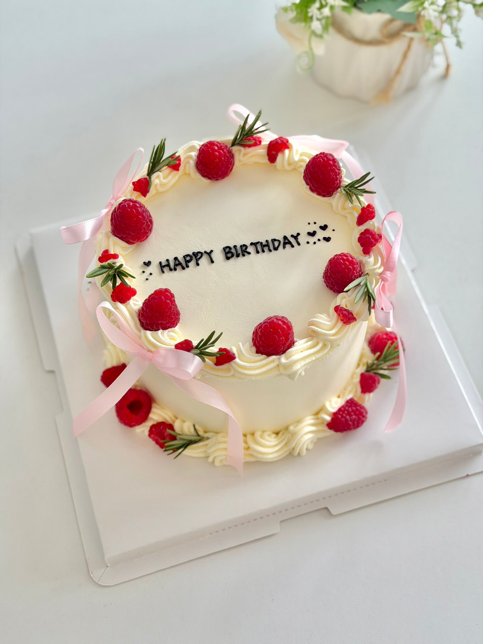 Designer Cake 主题定制蛋糕，Please call staff to order联系客服询价