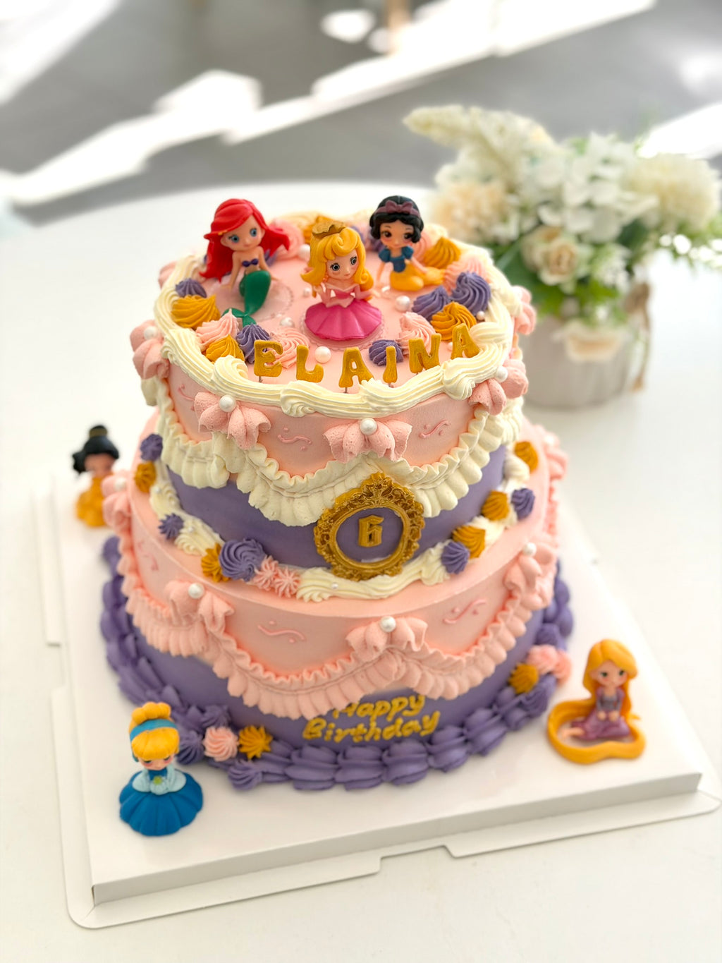 Designer Cake 主题定制蛋糕，Please call staff to order联系客服询价