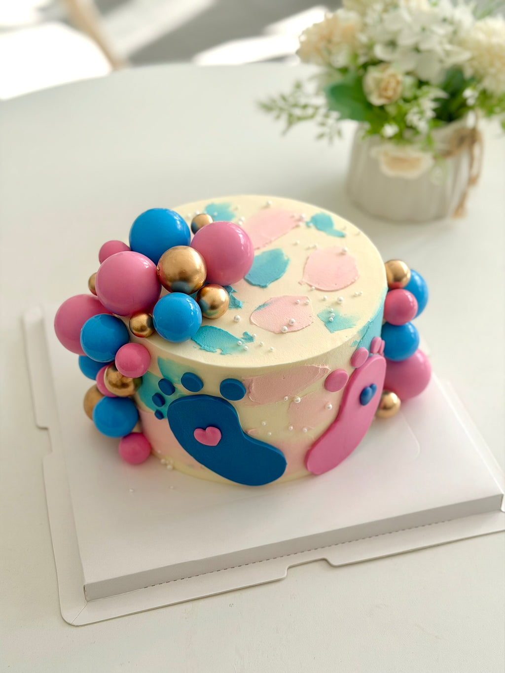 Designer Cake 主题定制蛋糕，Please call staff to order联系客服询价