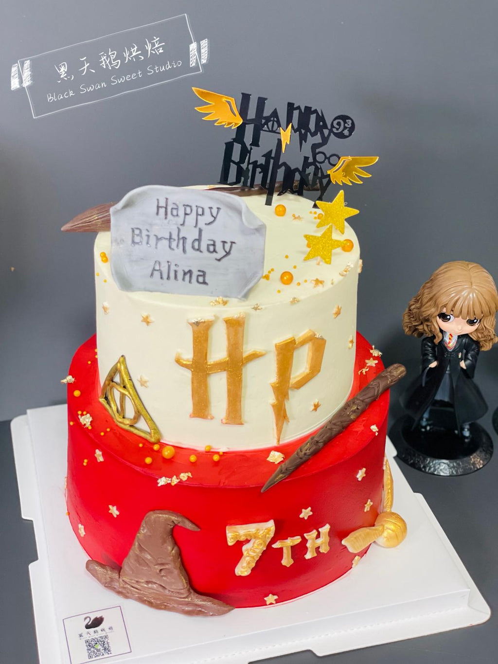Designer Cake 主题定制蛋糕，Please call staff to order联系客服询价