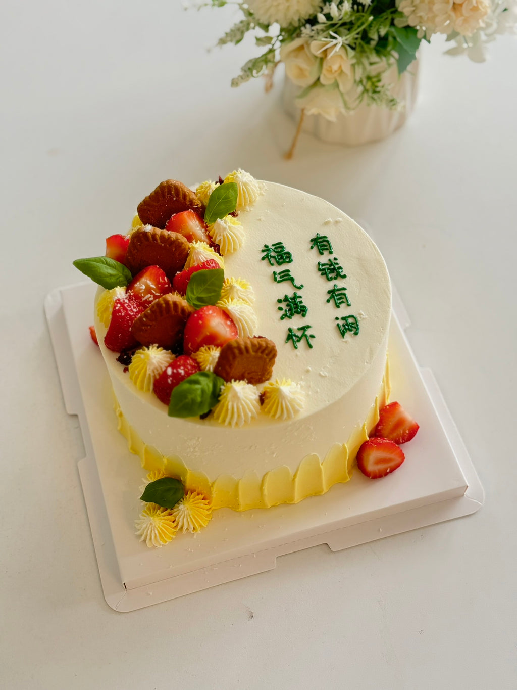 Designer Cake 主题定制蛋糕，Please call staff to order联系客服询价