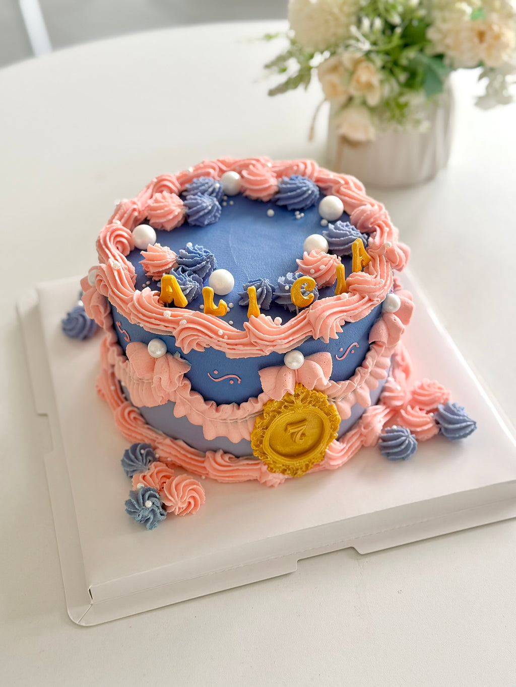 Designer Cake 主题定制蛋糕，Please call staff to order联系客服询价