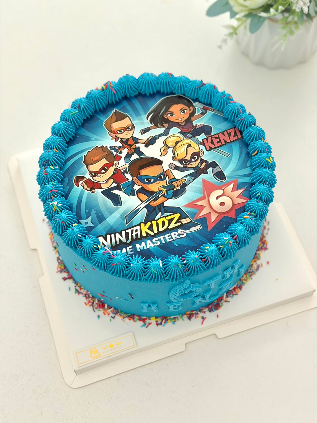 Designer Cake 主题定制蛋糕，Please call staff to order联系客服询价