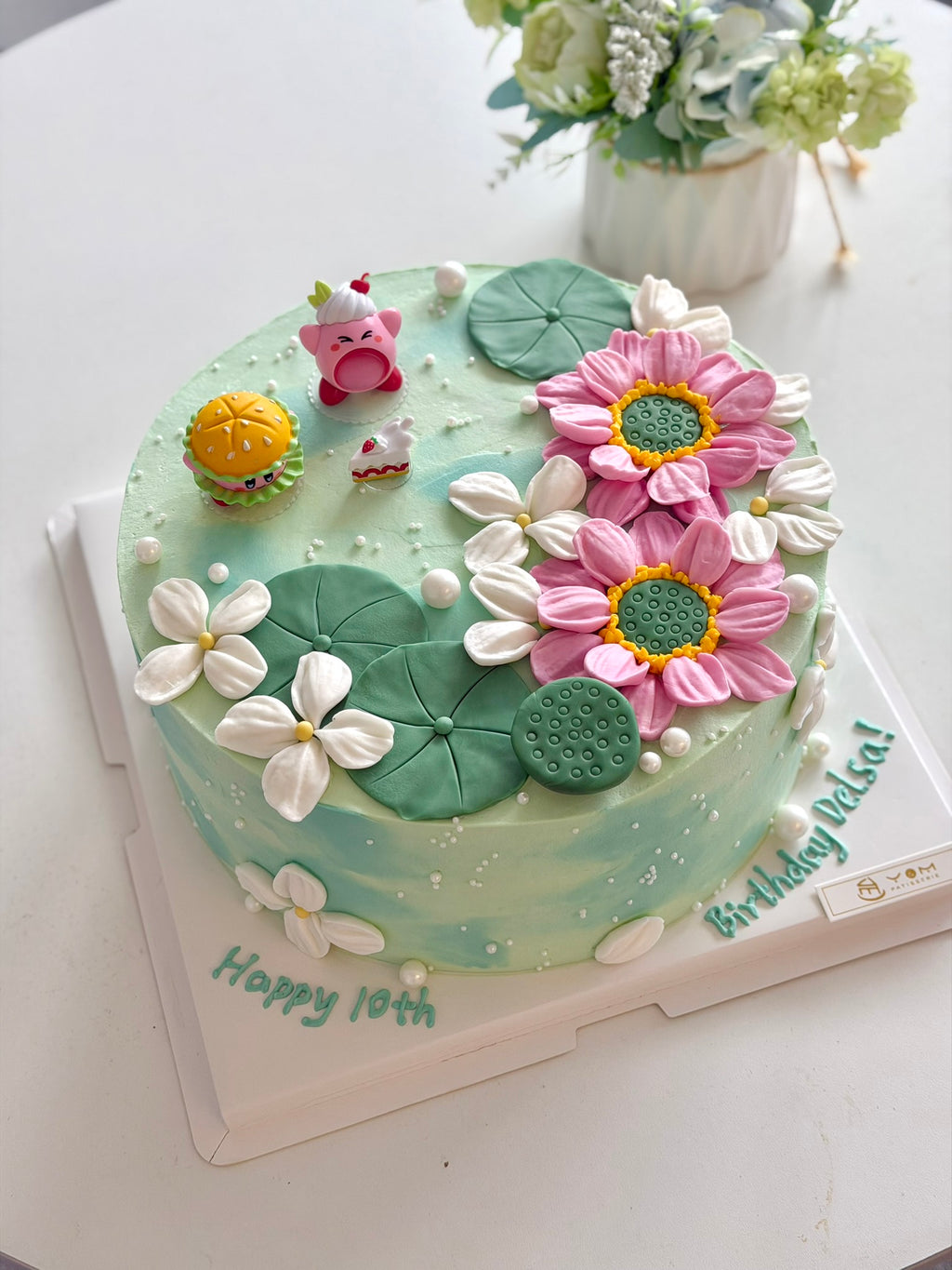 Designer Cake 主题定制蛋糕，Please call staff to order联系客服询价