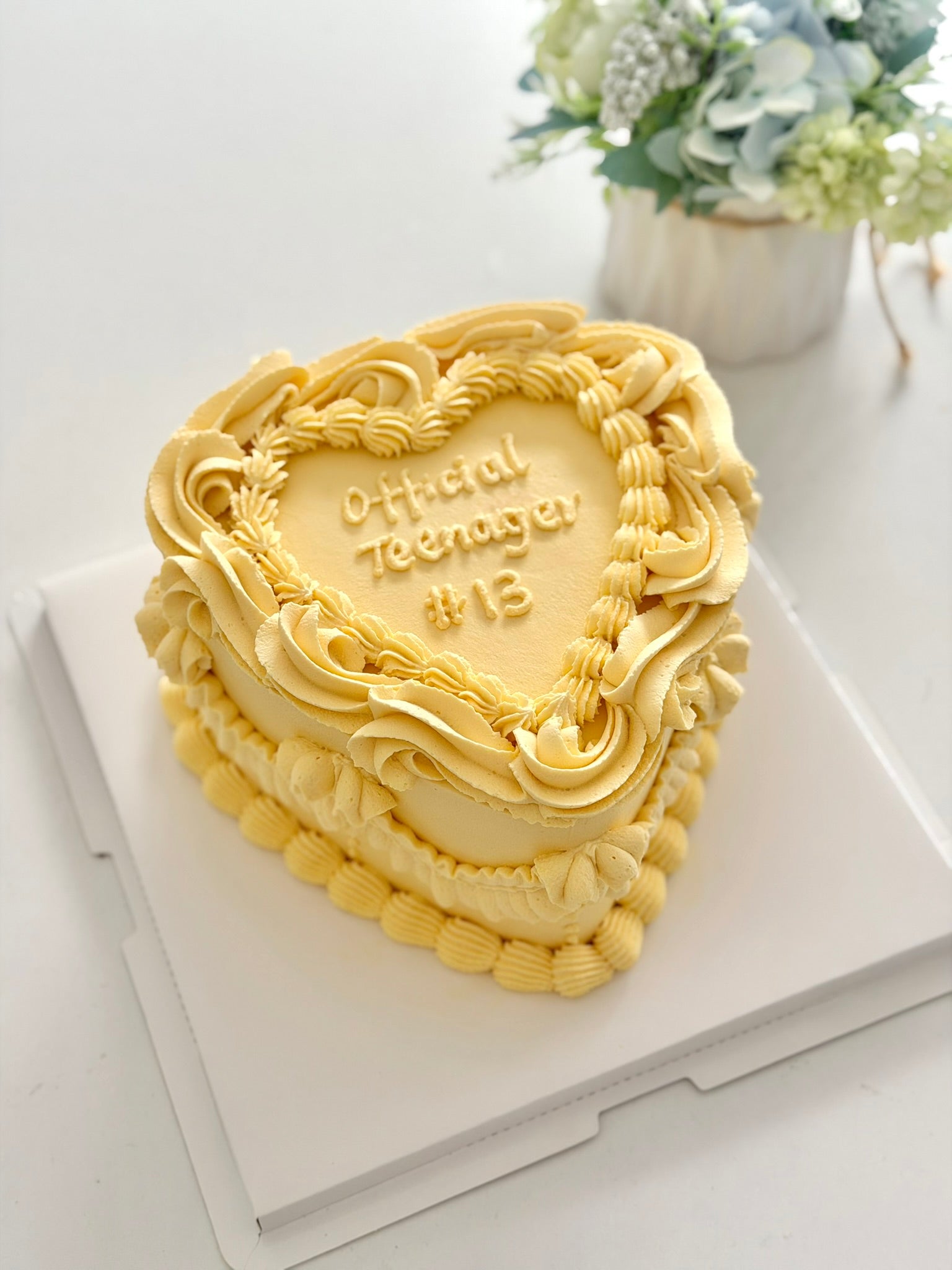 Designer Cake 主题定制蛋糕，Please call staff to order联系客服询价